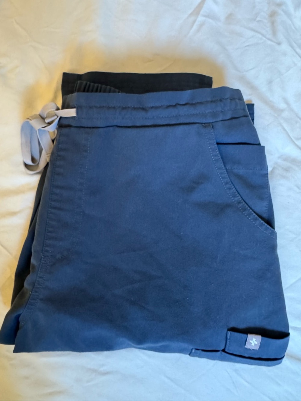 FIGS - Yola Skinny Scrub Pant Dark Harbour. Size: Medium TALL - Picture 5 of 6